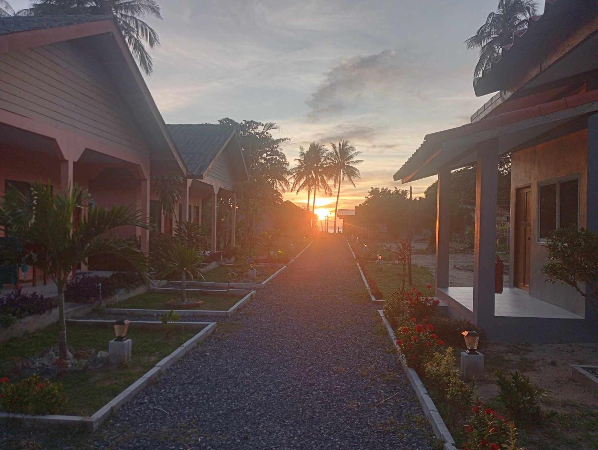 Scandinavian Beach Resort Ko Lanta Exteriör bild