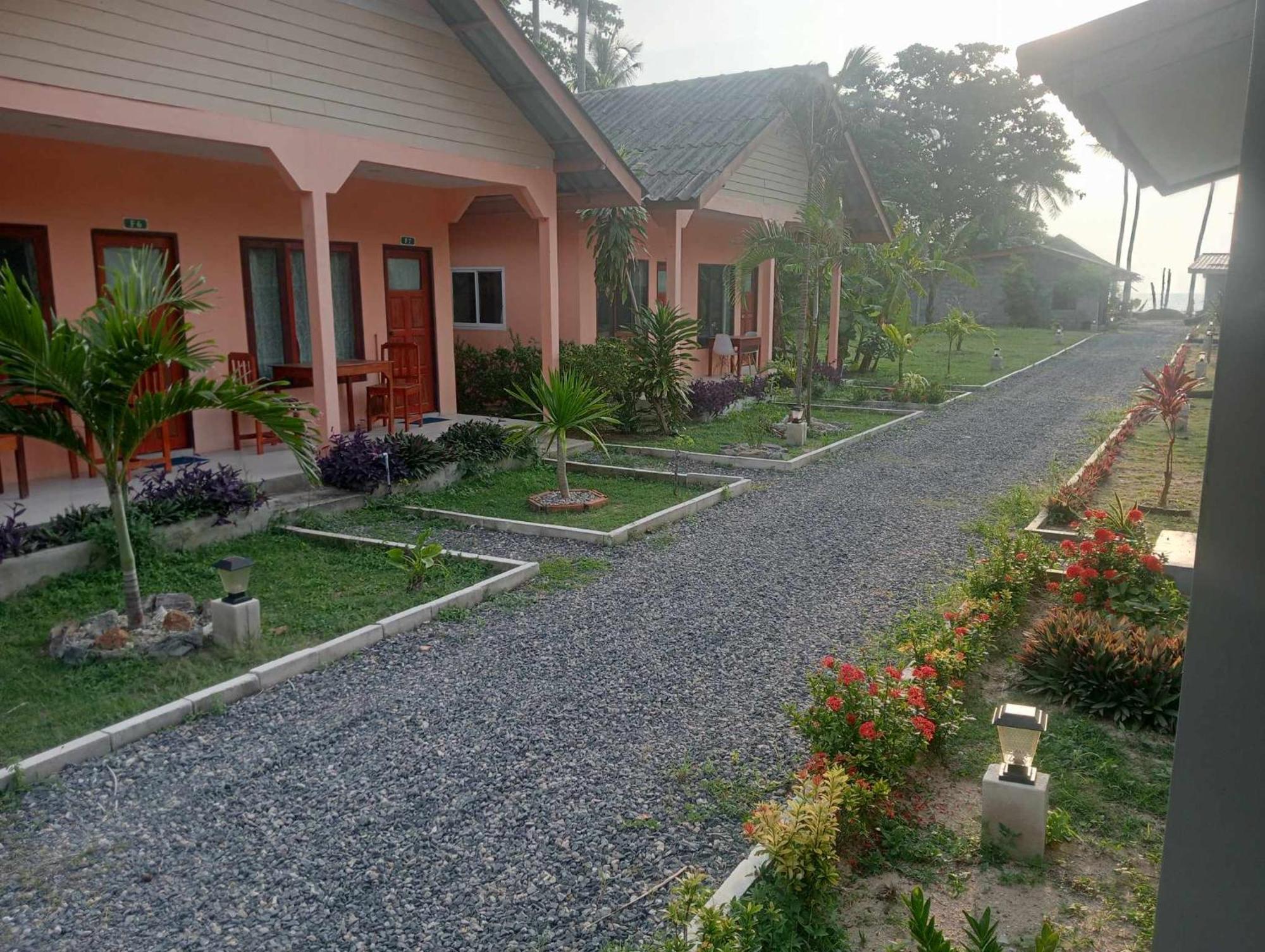 Scandinavian Beach Resort Ko Lanta Exteriör bild
