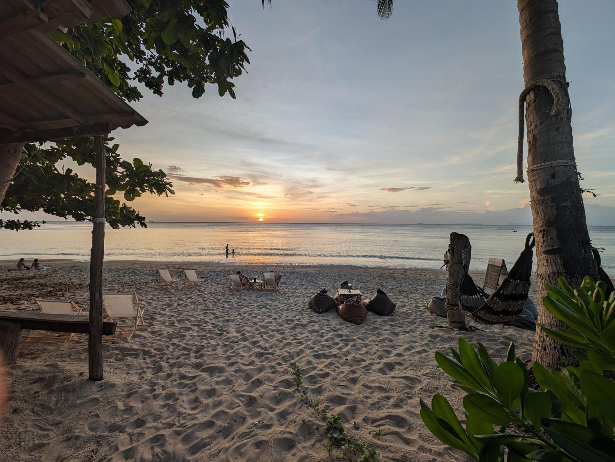 Scandinavian Beach Resort Ko Lanta Exteriör bild